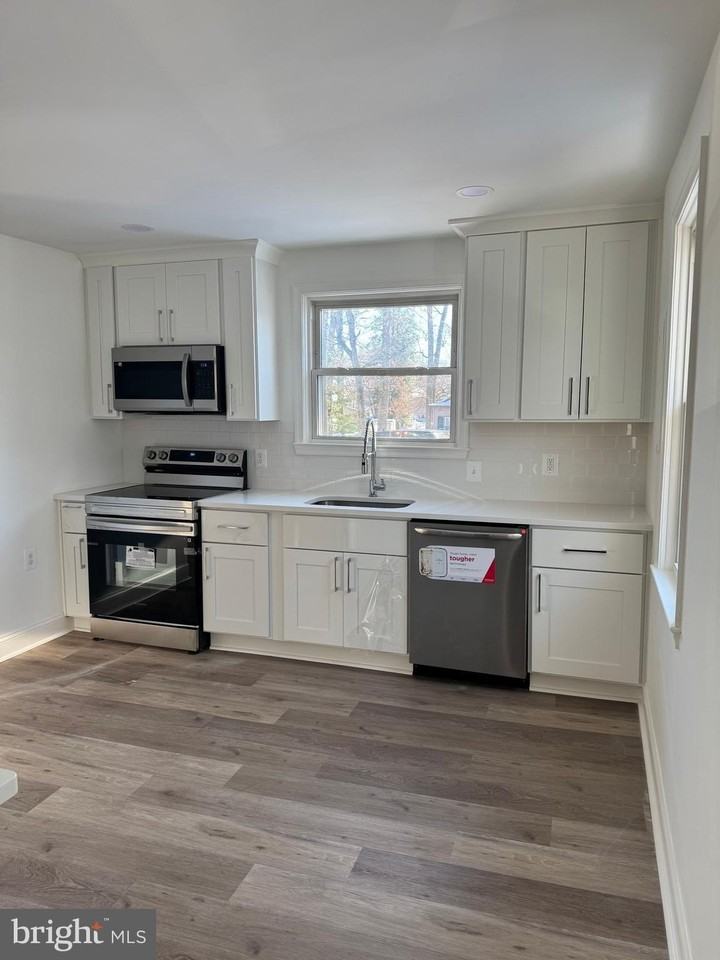 710 202nd St - Photo 3 of 15