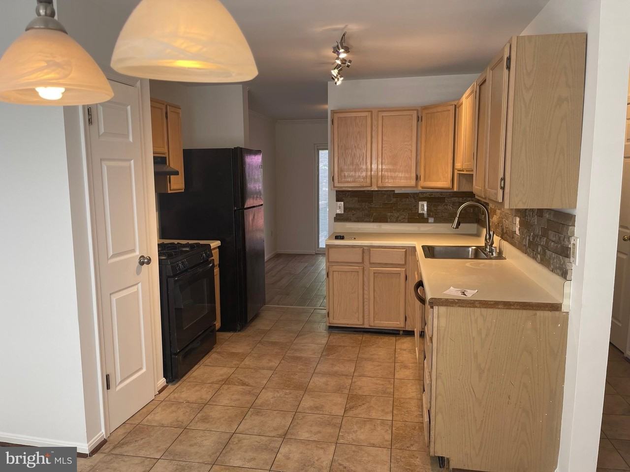 9324 Town Place Dr - Photo 5 of 21