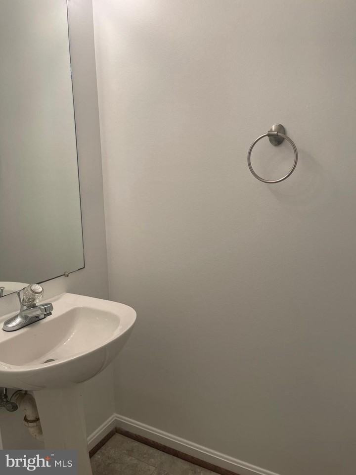9324 Town Place Dr - Photo 6 of 21