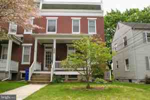 featured image of 206 E 8th St
