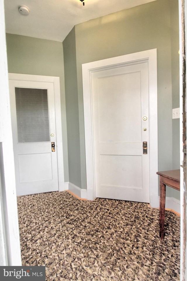 206 E 8th St - Photo 3 of 3