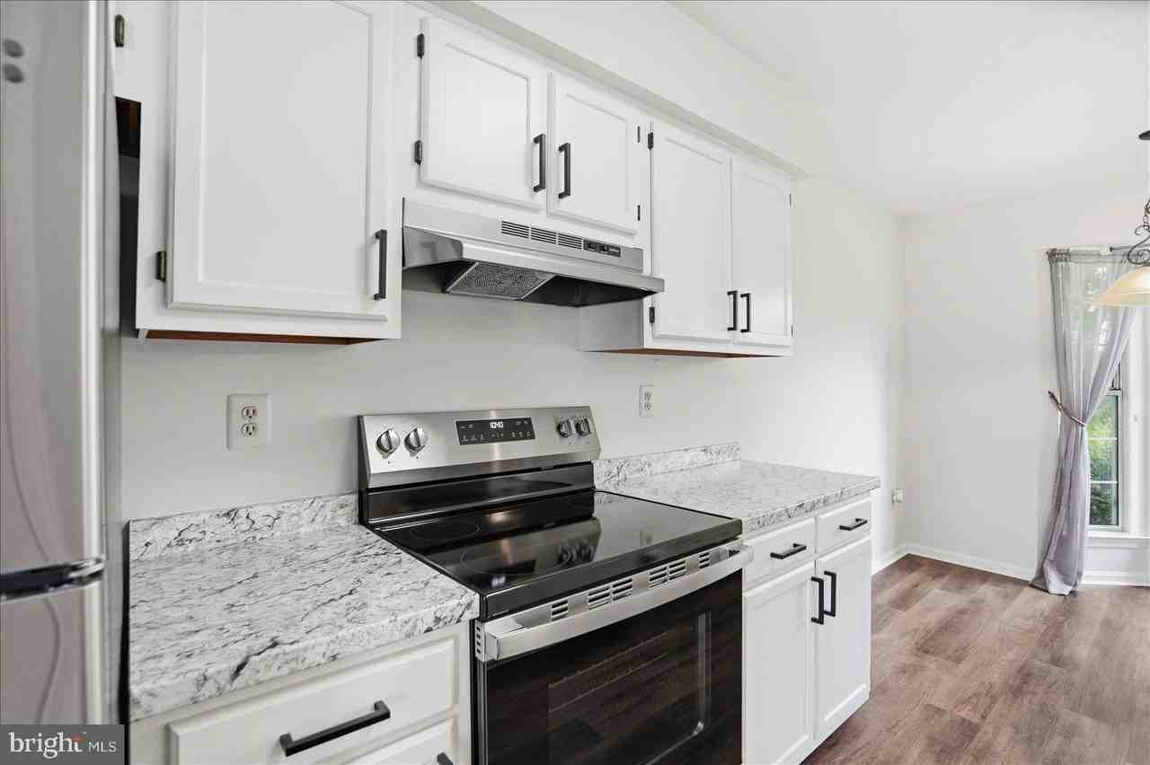 1810 Bramble Brook Ln - Photo 4 of 31