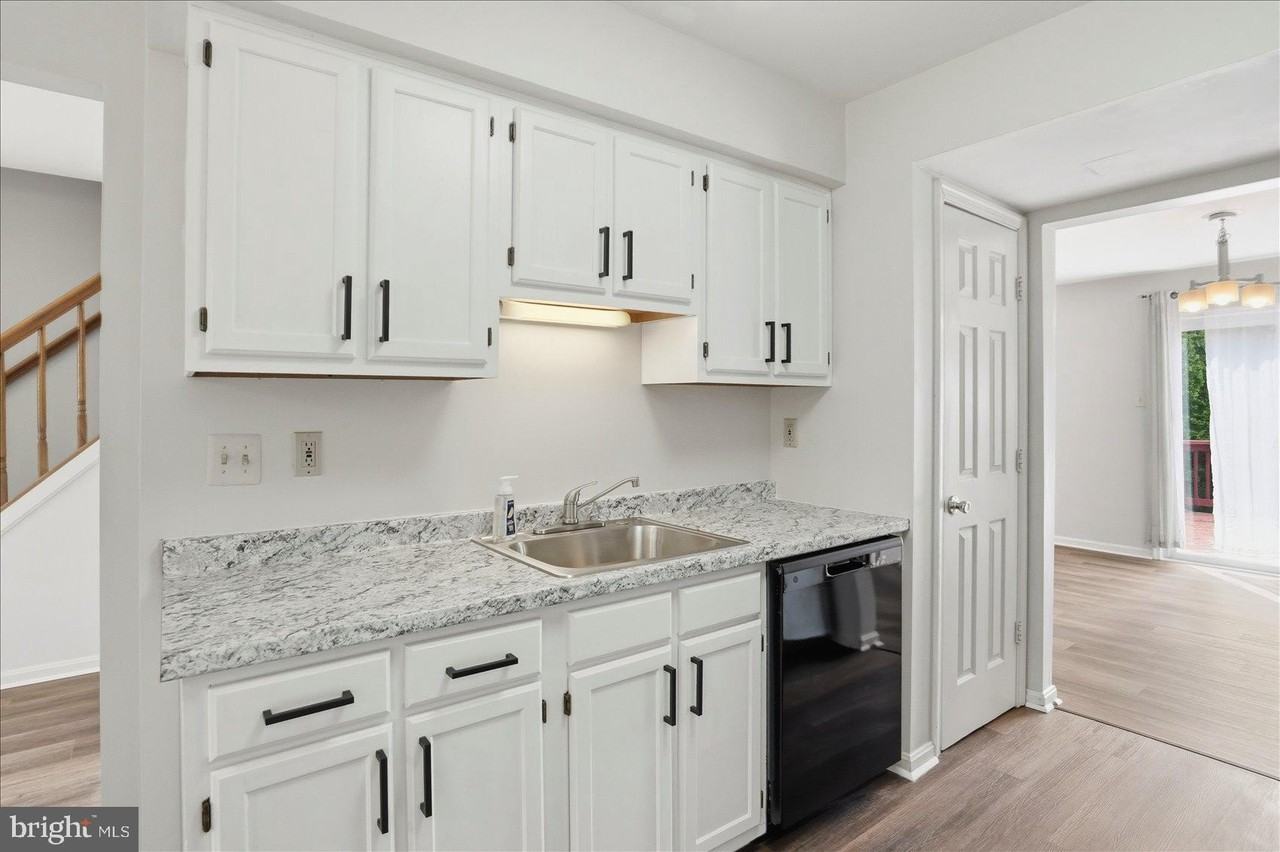 1810 Bramble Brook Ln - Photo 5 of 31