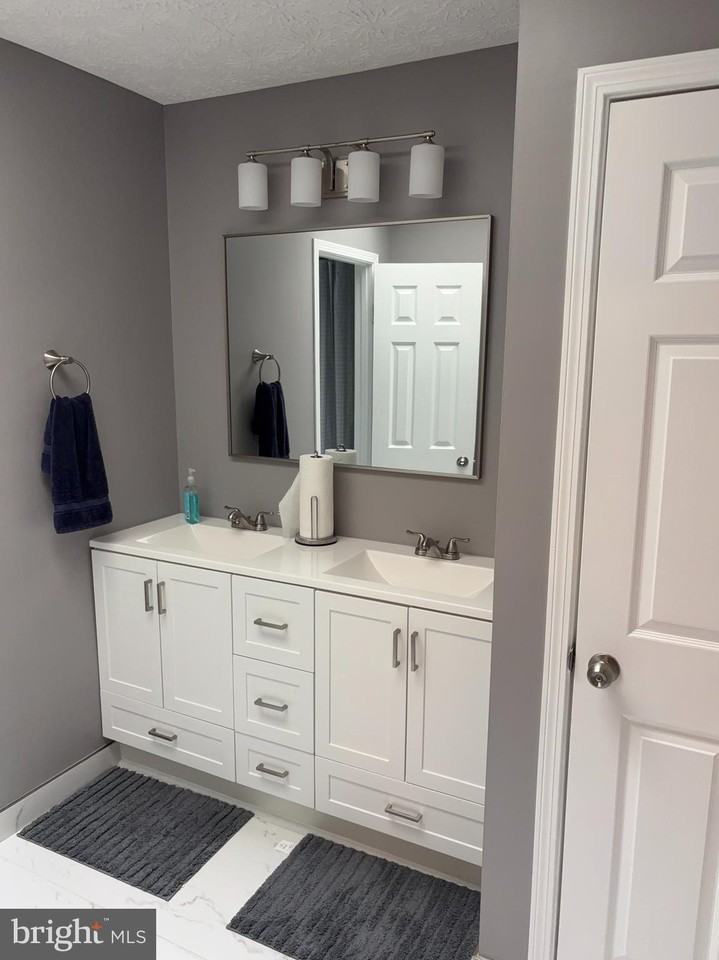 107 Bonhill Dr - Photo 3 of 3