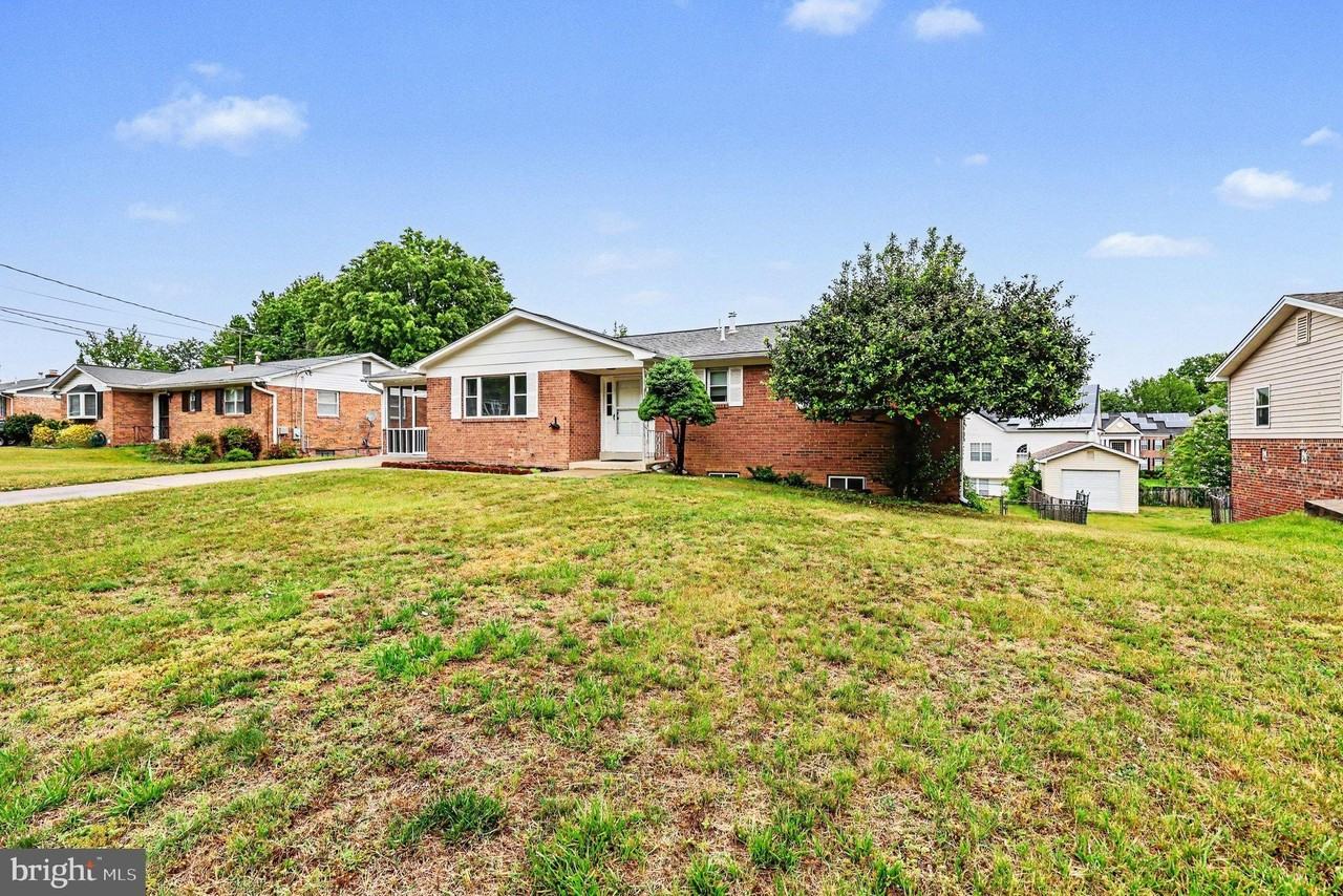 7014 Dower House Rd - Photo 3 of 26