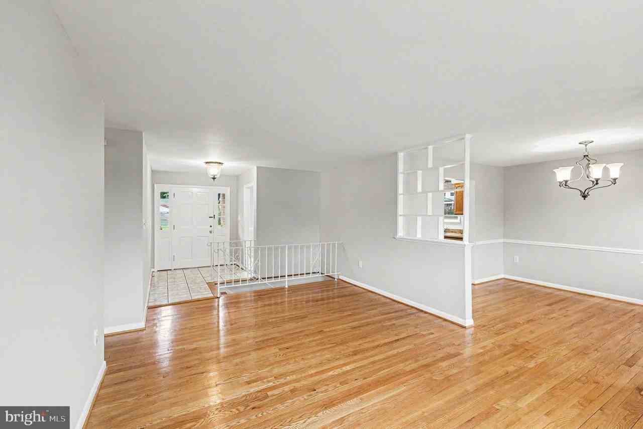 7014 Dower House Rd - Photo 5 of 26