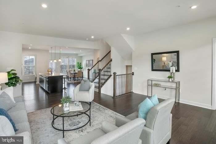 5911 Richmanor Ter - Photo 2 of 28
