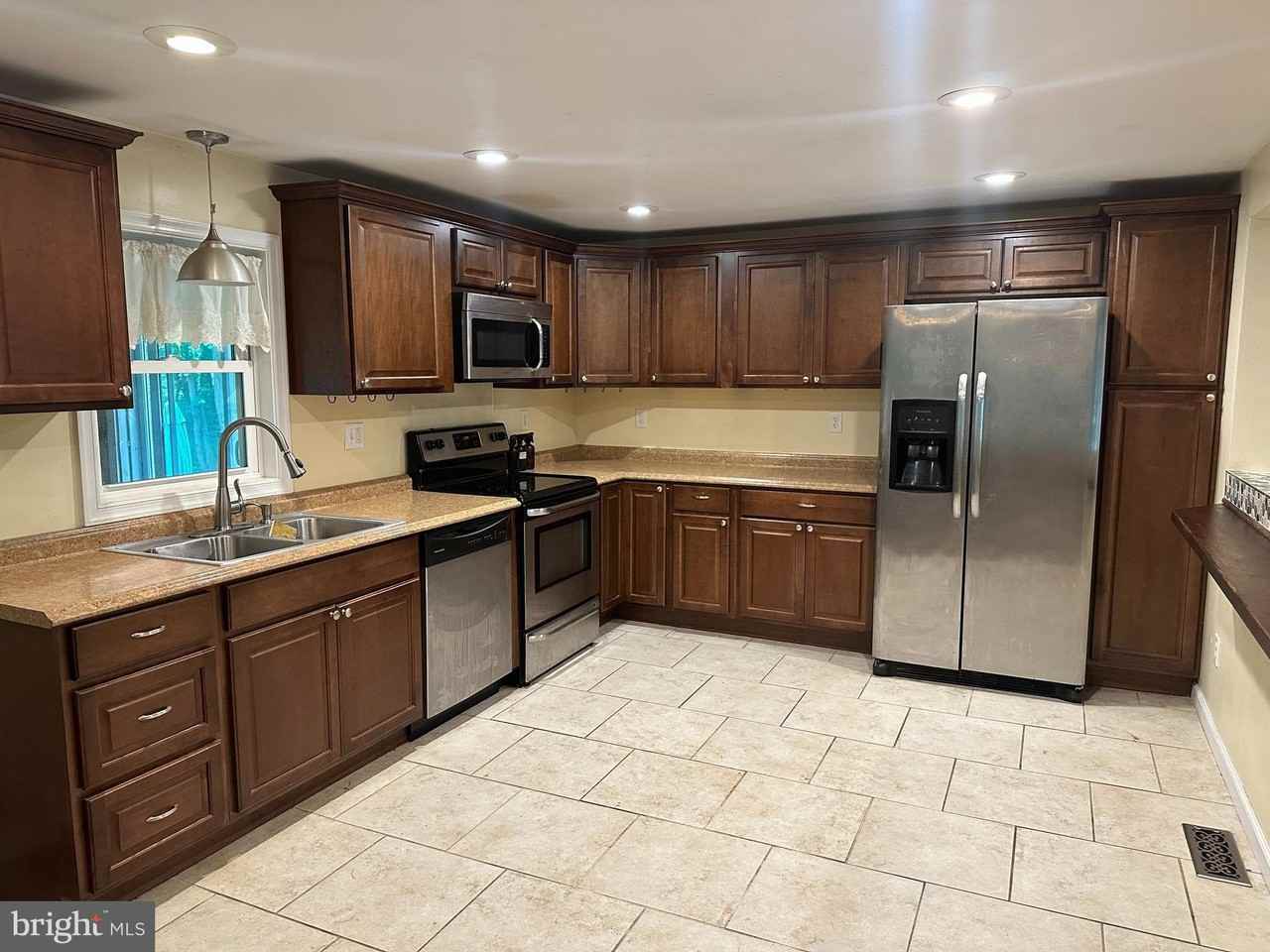 421 Sawmill Ln - Photo 3 of 29