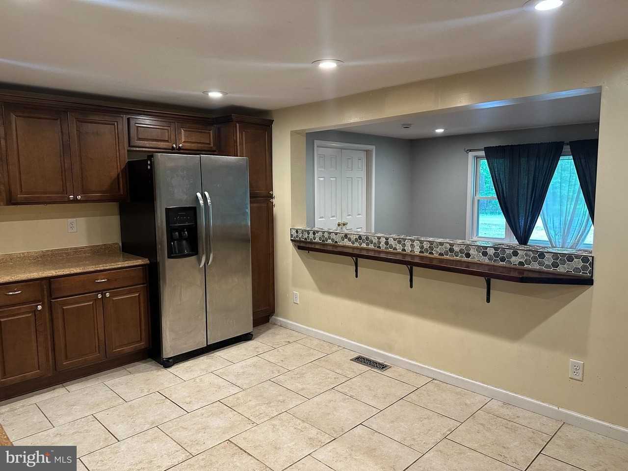 421 Sawmill Ln - Photo 4 of 29