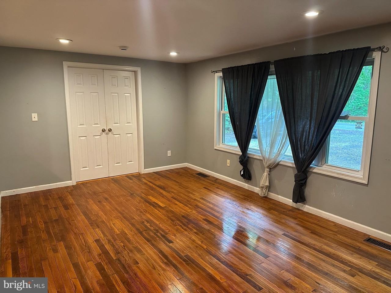 421 Sawmill Ln - Photo 5 of 29