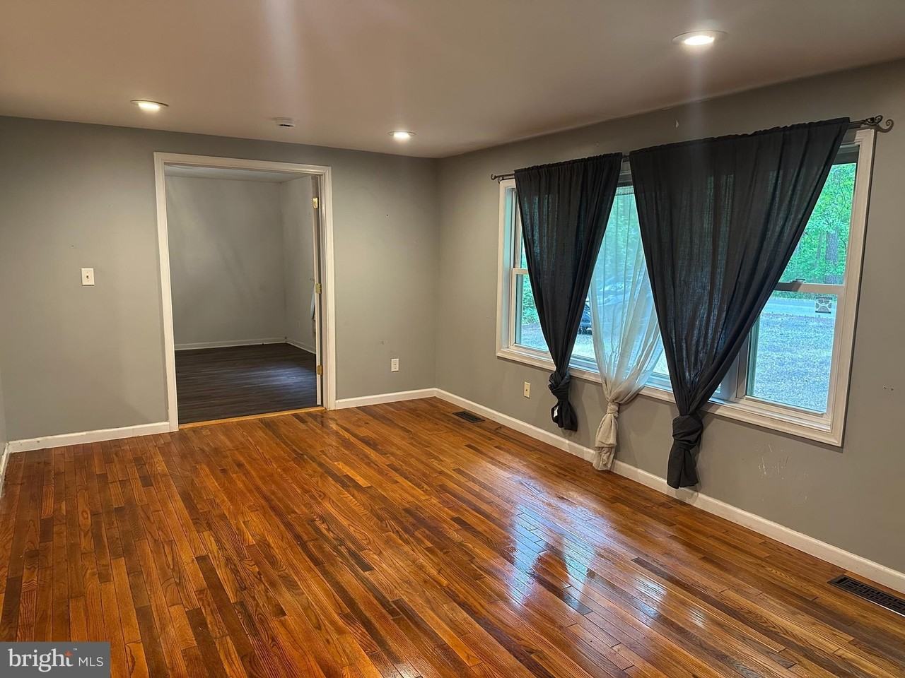 421 Sawmill Ln - Photo 7 of 29