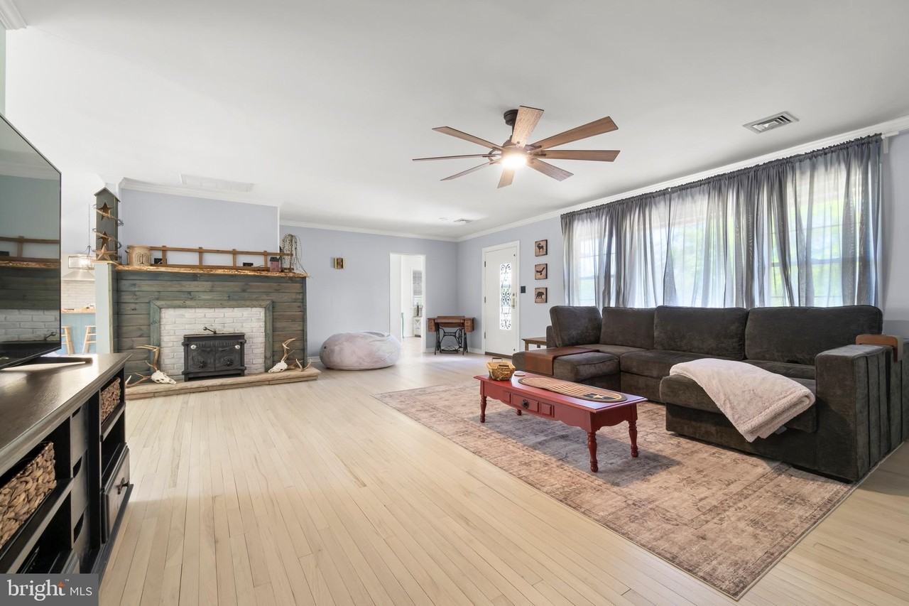 132 Retreat Rd - Photo 2 of 15