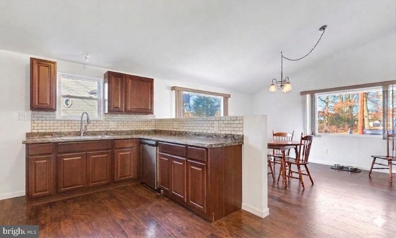 1375 Lesher Ave - Photo 3 of 7