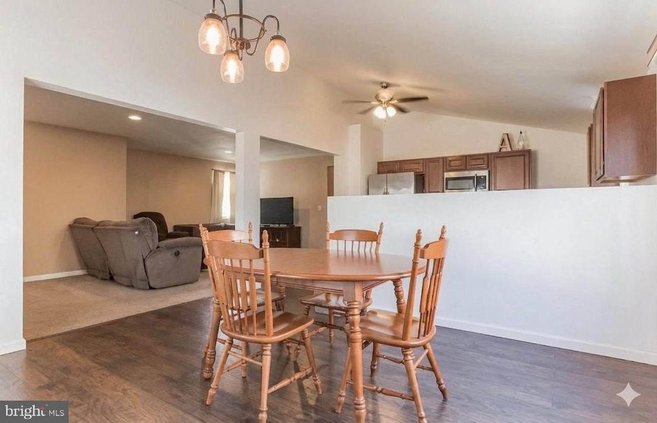 1375 Lesher Ave - Photo 5 of 7