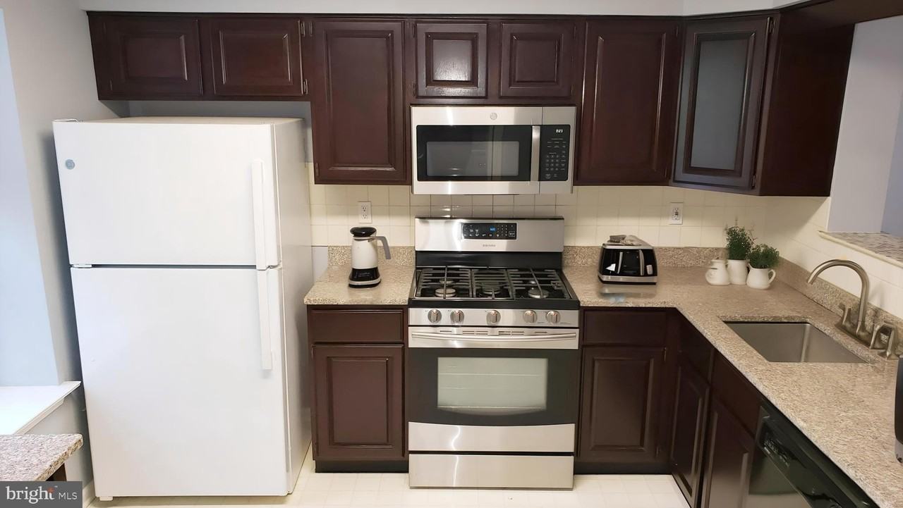 6 Halstead Pl - Photo 2 of 18