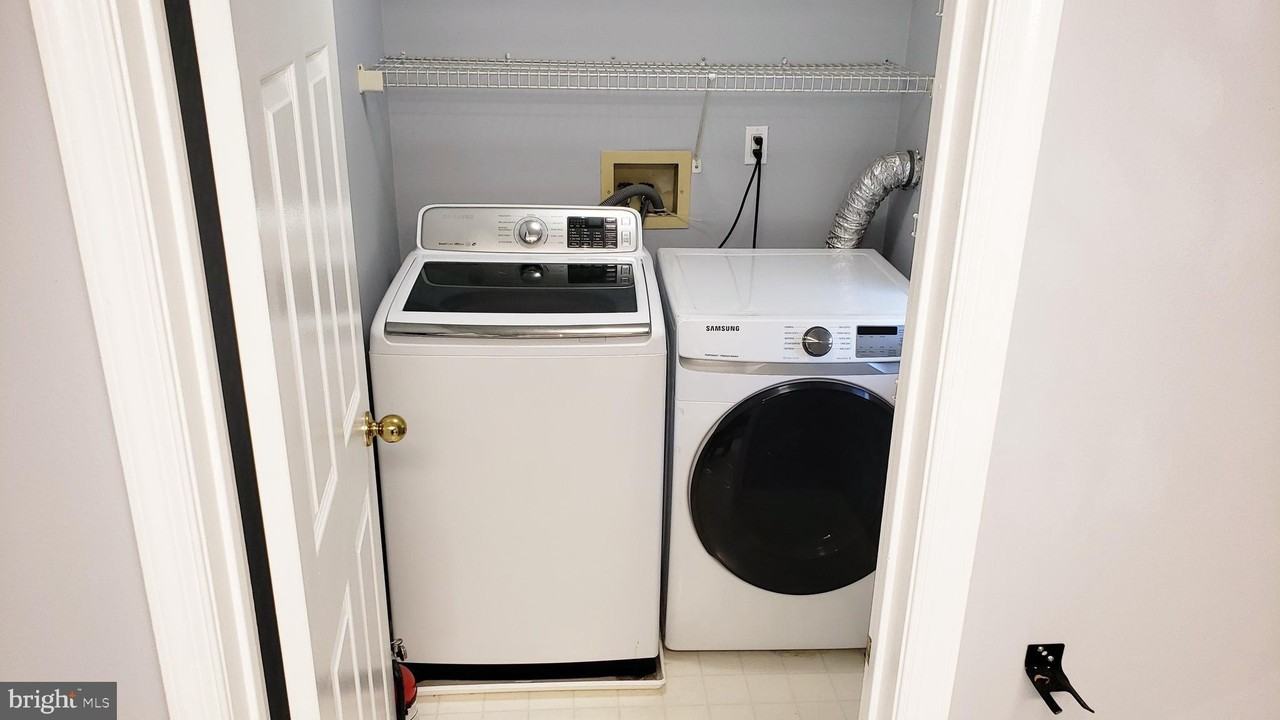 6 Halstead Pl - Photo 7 of 18