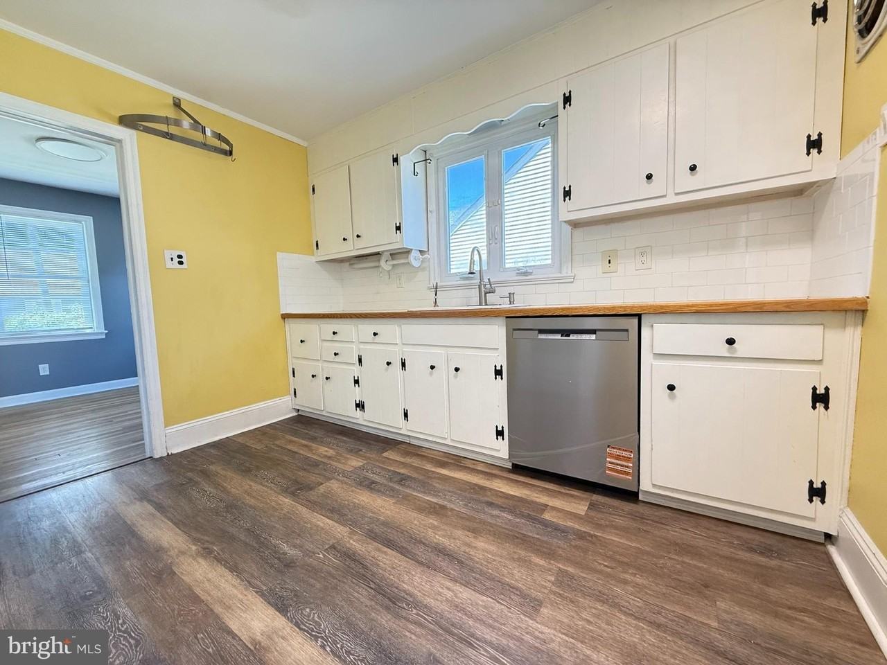 210 Kuser Rd - Photo 4 of 21