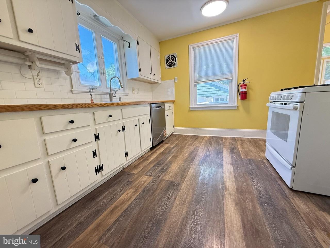 210 Kuser Rd - Photo 5 of 21