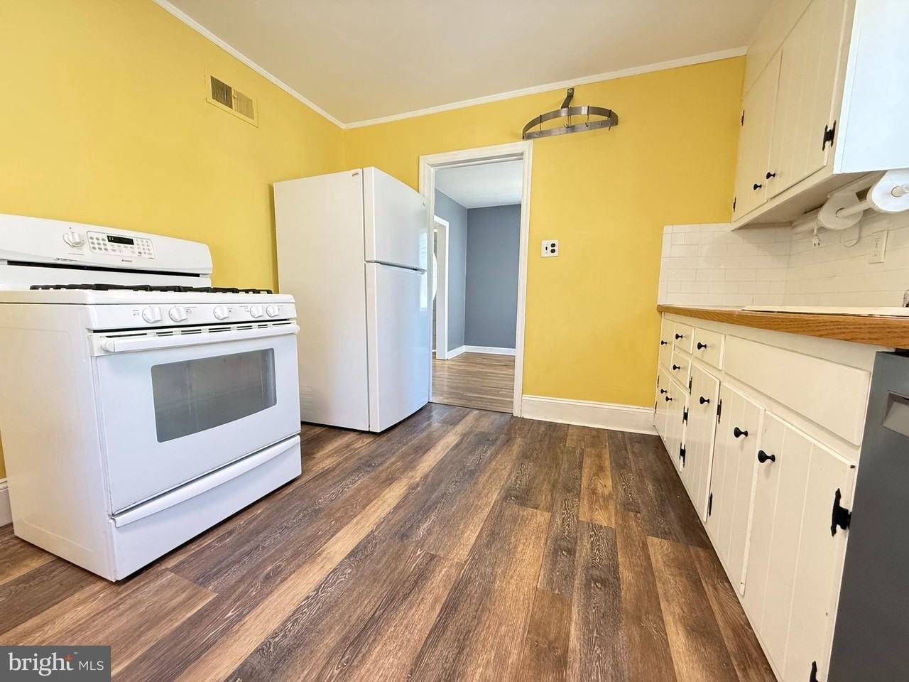 210 Kuser Rd - Photo 6 of 21