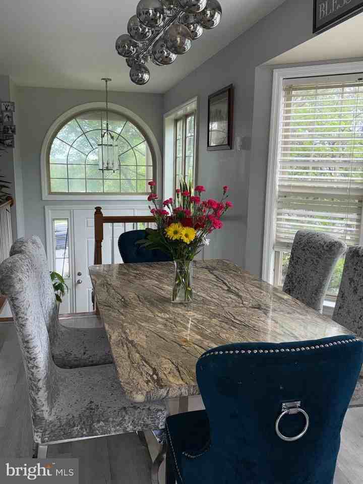 629 Royal View Dr - Photo 4 of 18