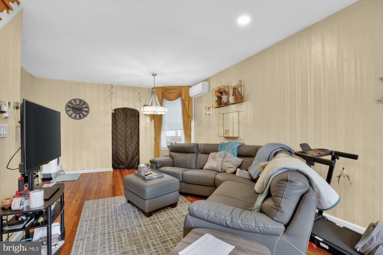 3147 Edgemont St - Photo 4 of 23