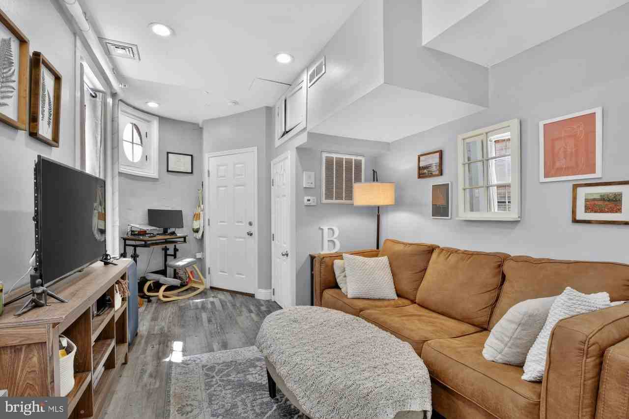 927 Clinton St #2R - Photo 2 of 19