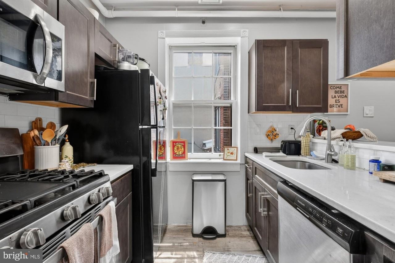 927 Clinton St #2R - Photo 5 of 19