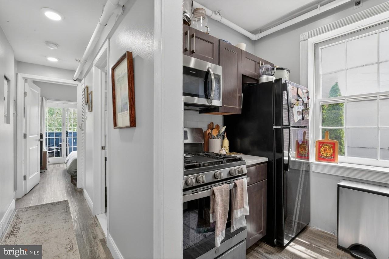 927 Clinton St #2R - Photo 6 of 19