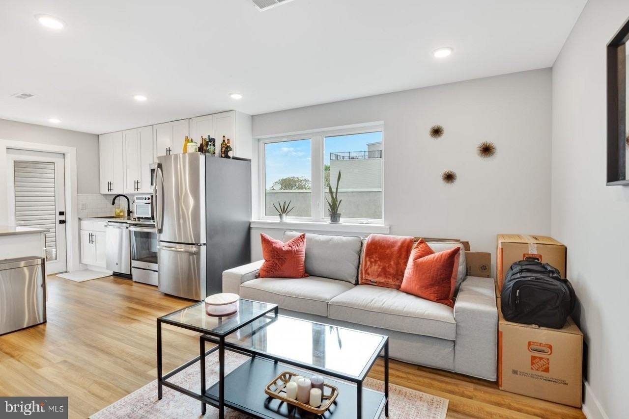 3965 Lancaster Ave #204 - Photo 3 of 23