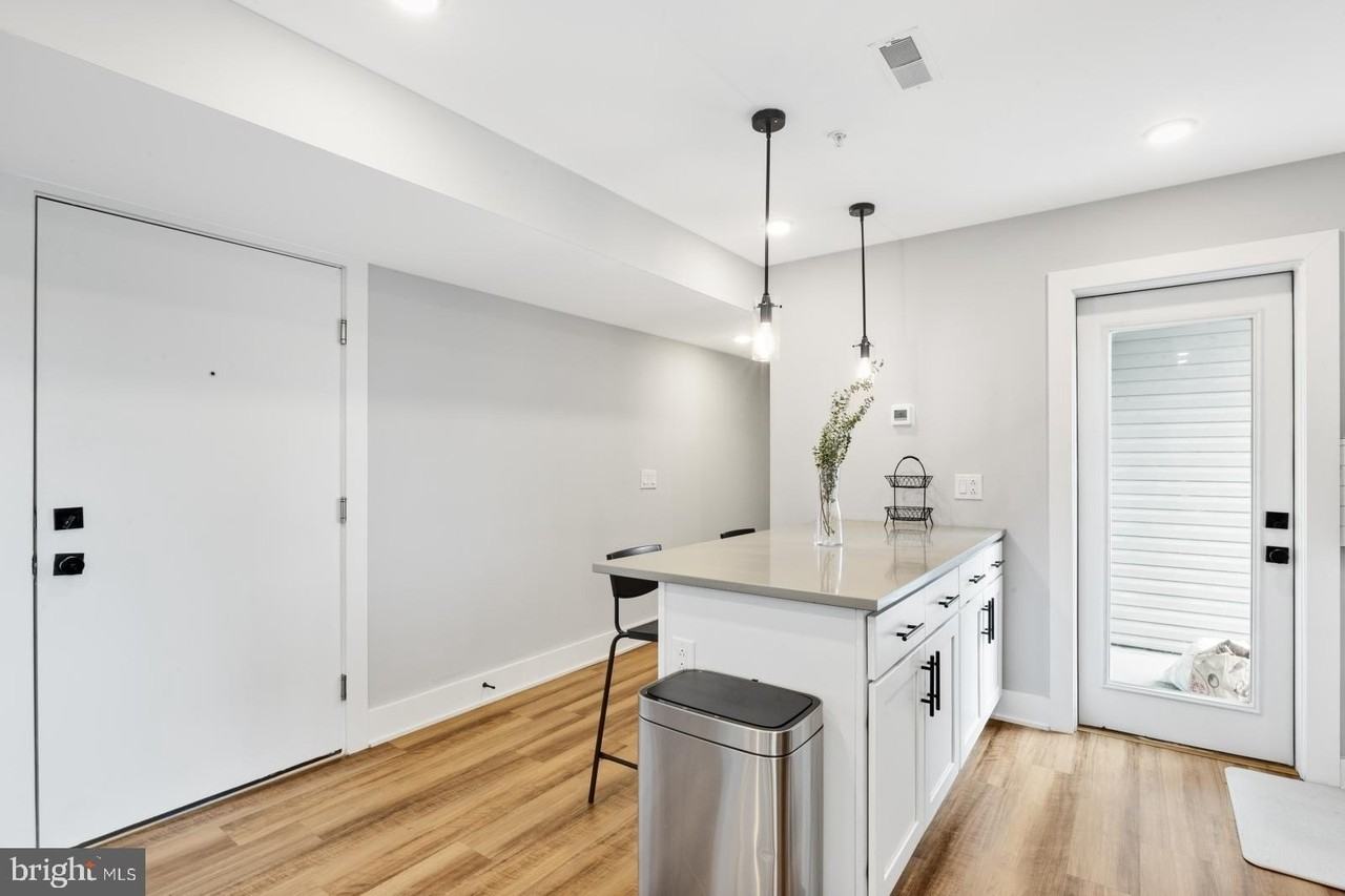 3965 Lancaster Ave #204 - Photo 5 of 23
