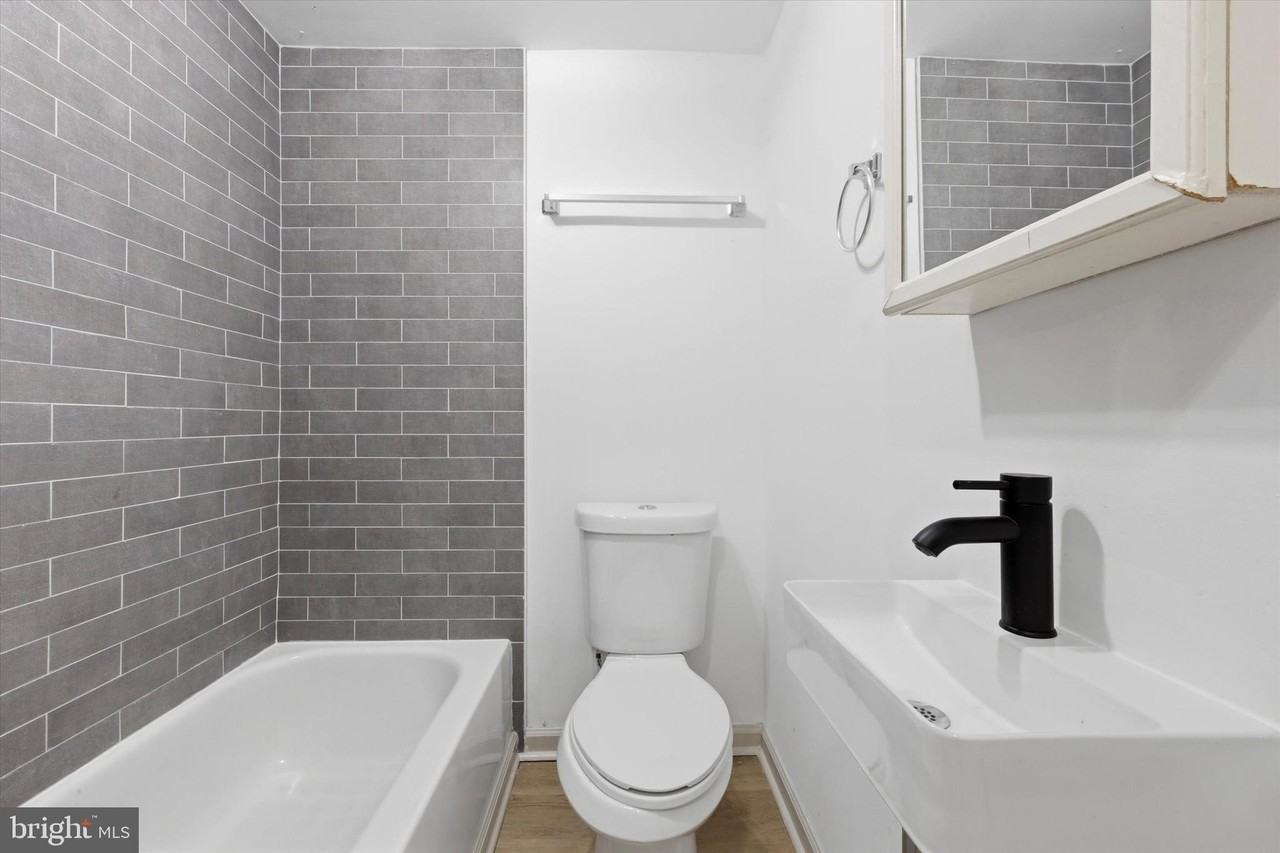907 Belmont Ave - Photo 4 of 8