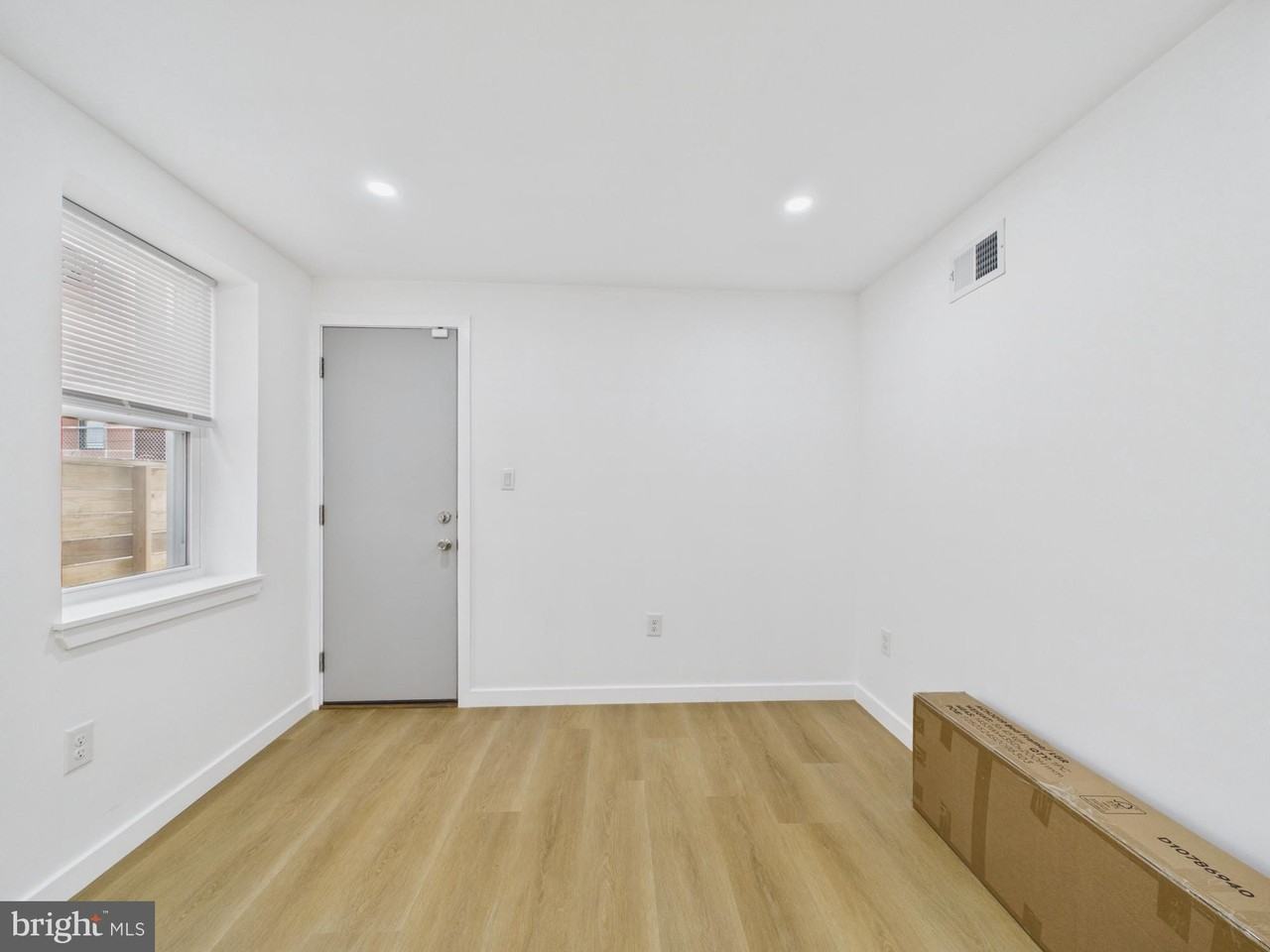 3629 Warren St - Photo 4 of 17