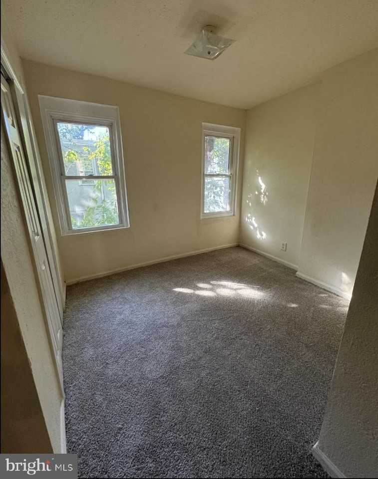2148 N Newkirk St - Photo 4 of 8