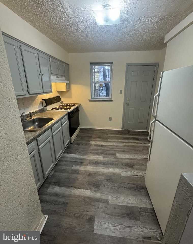 4554 N Bouvier St - Photo 2 of 9