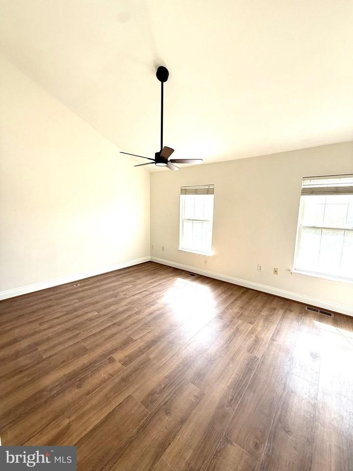 2010 Capstone Cir - Photo 3 of 16