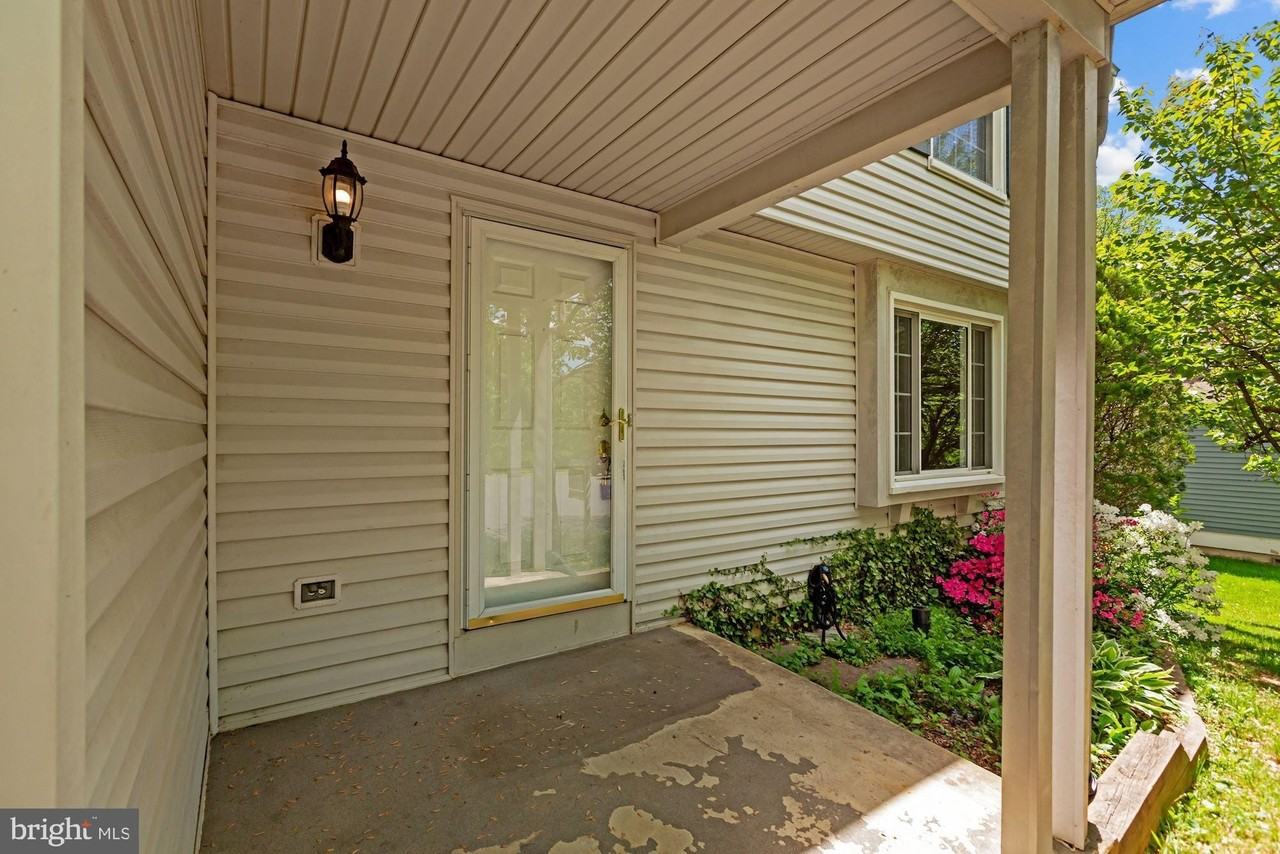 9404 Mirror Pond Dr - Photo 4 of 29