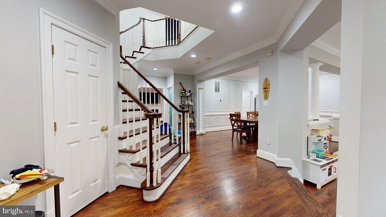 2007 Mayfair Mclean Ct - Photo 2 of 34
