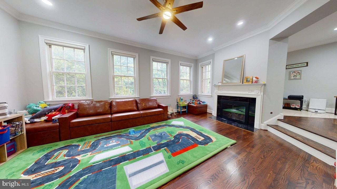 2007 Mayfair Mclean Ct - Photo 5 of 34