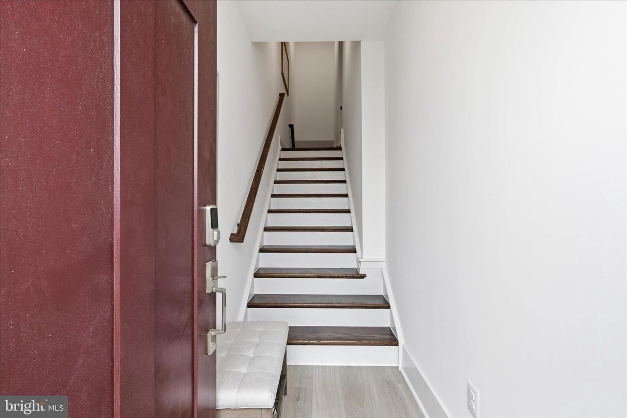 9507 Maidenhair Ave - Photo 3 of 45