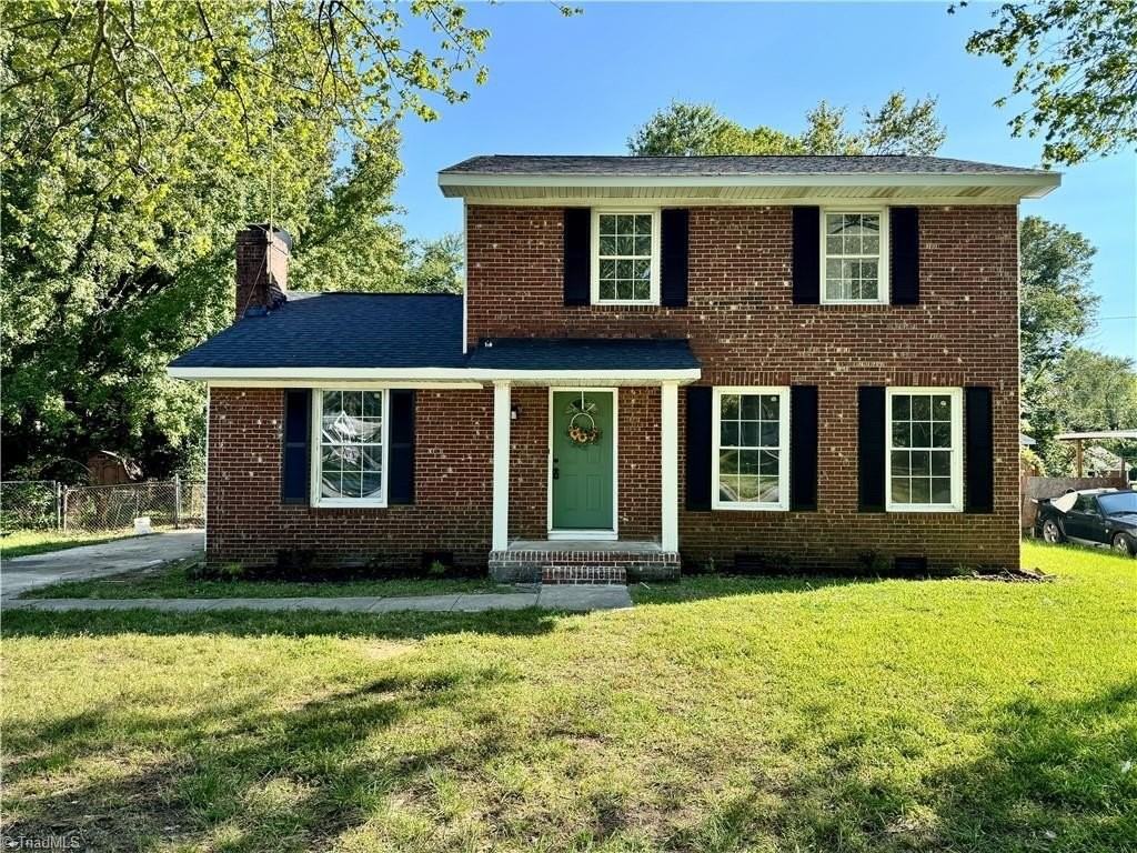 2401 Phoenix Dr - Photo 2 of 37