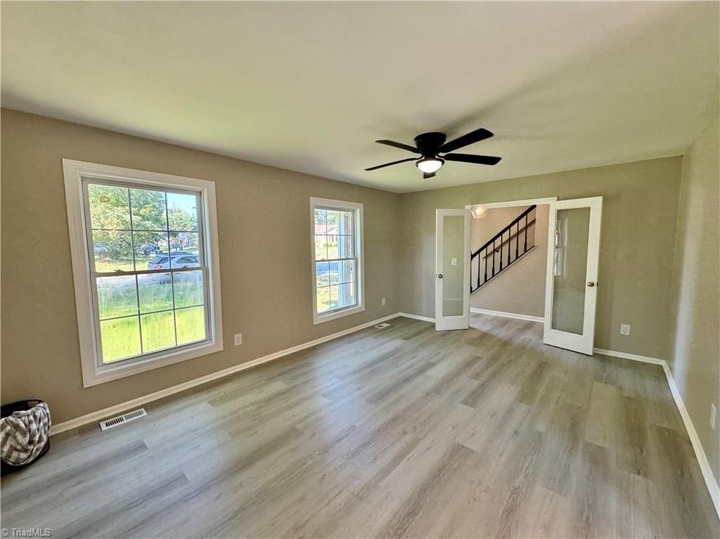 2401 Phoenix Dr - Photo 3 of 37