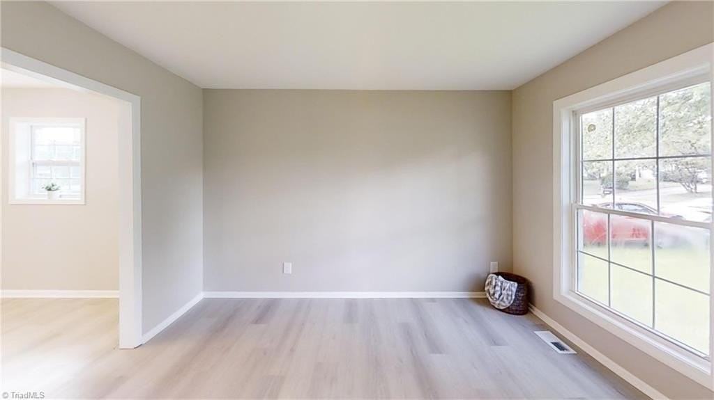2401 Phoenix Dr - Photo 4 of 37
