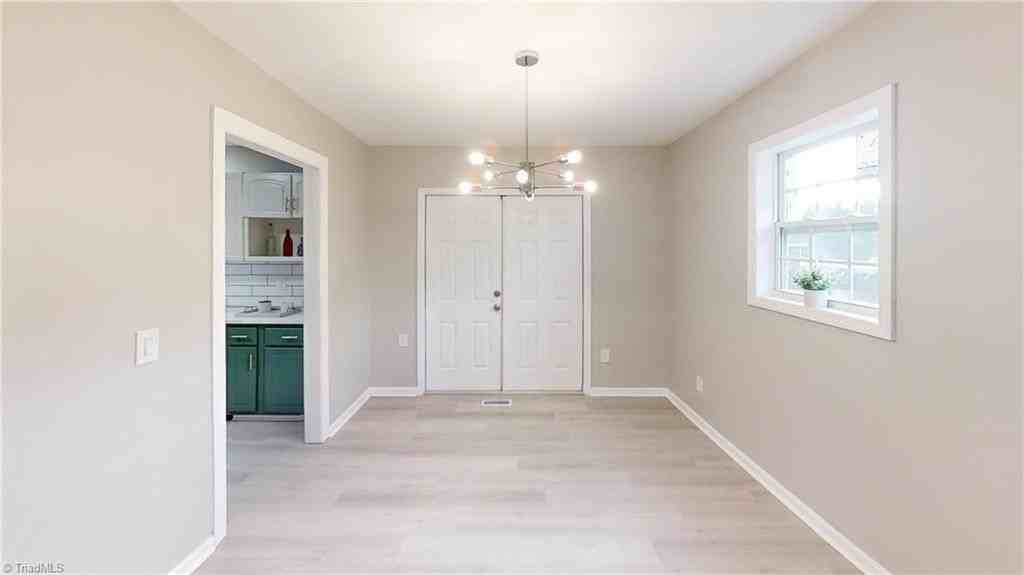 2401 Phoenix Dr - Photo 7 of 37