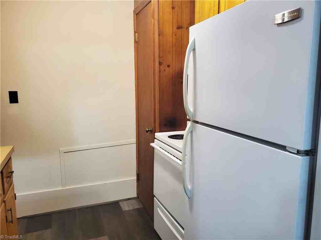619 Creed St #E - Photo 4 of 7