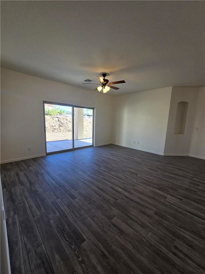 2561 N Ridge Ave - Photo 5 of 17