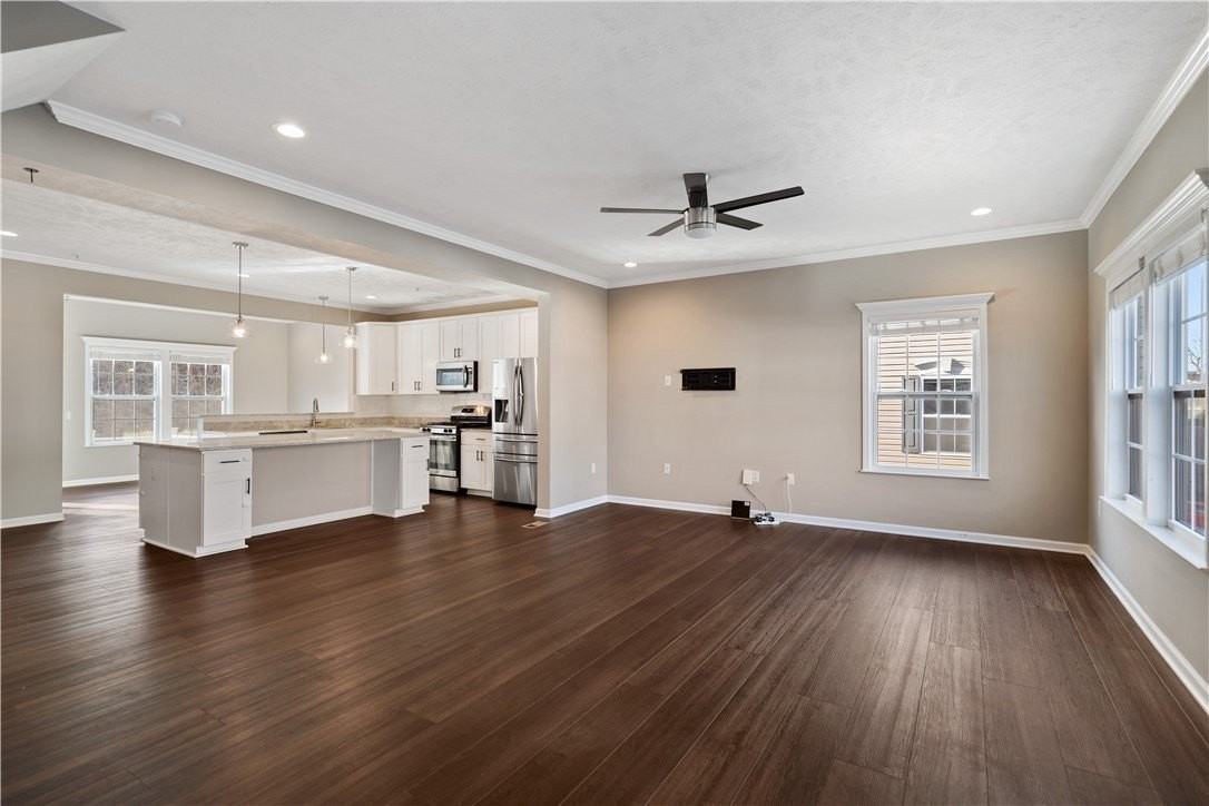 321 Trinity Way - Photo 4 of 36
