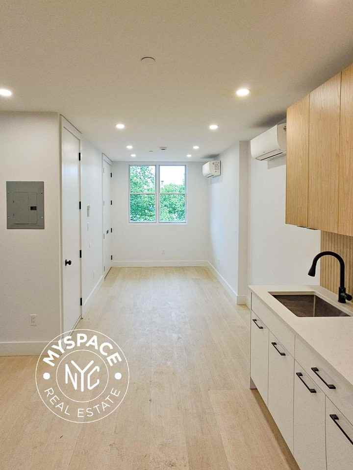 638 Lafayette Ave #2A - Photo 4 of 13