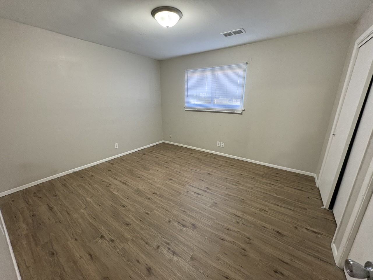 1902 Sheridan Road #3 - Photo 4 of 9
