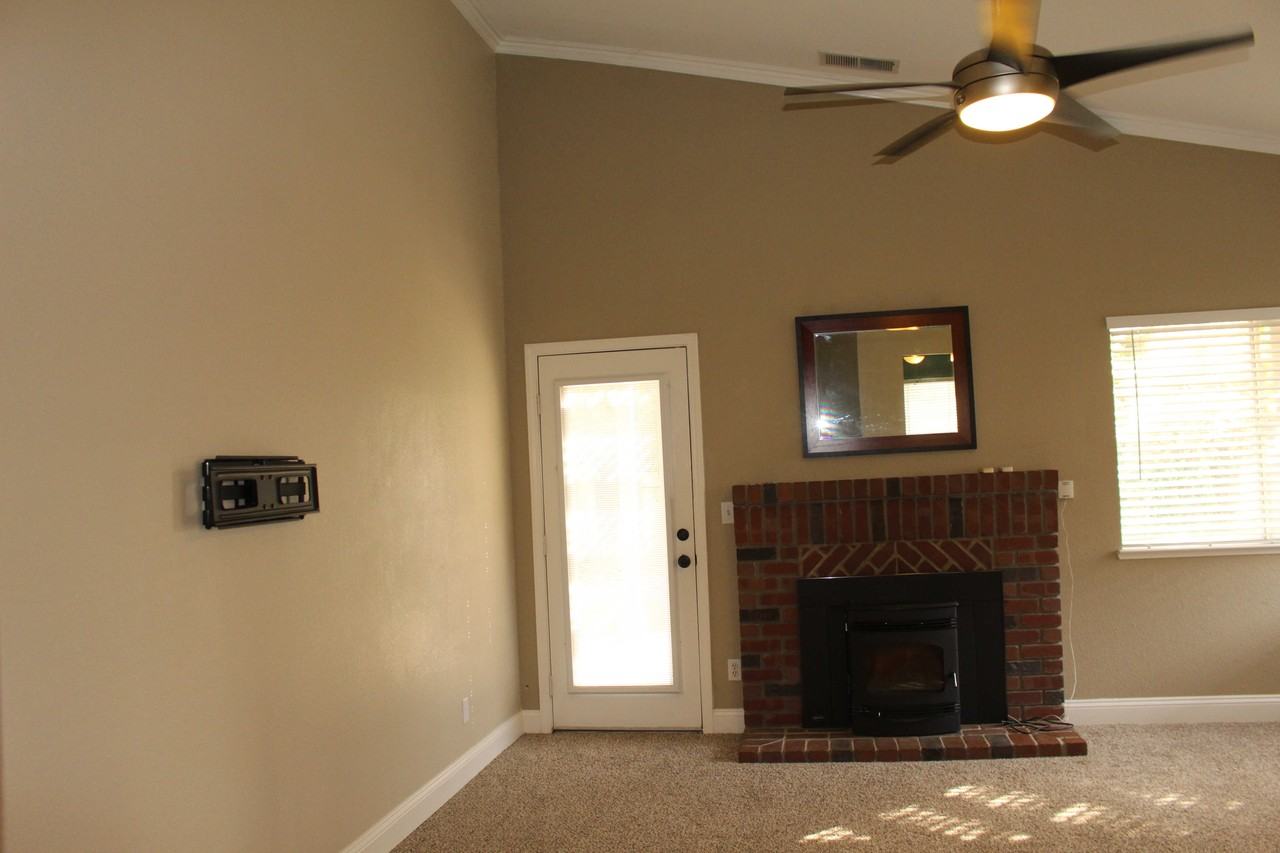 542 Shanghai Bend Rd - Photo 4 of 17