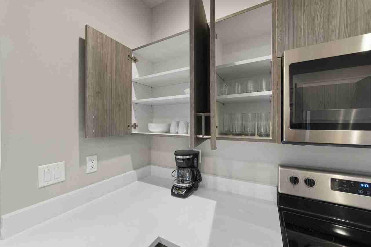 910 21st St #910 - Photo 5 of 42
